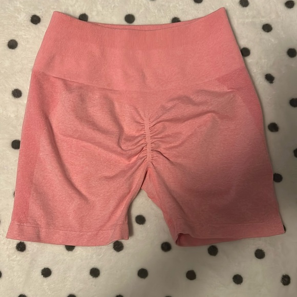 Brand New Pink Scrunch Butt Shorts - Picture 1 of 2